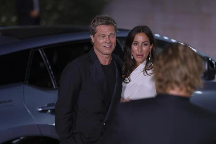 Aşıklar Venedik'te El Ele! Brad Pitt ve Ines de Ramon İlişkilerini Resmen Duyurdu