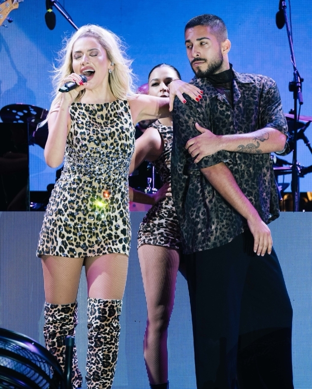Hadise, Kıbrıs'ta Süper Mini Elbisesiyle Enerjik Dans Performansı Sergiledi