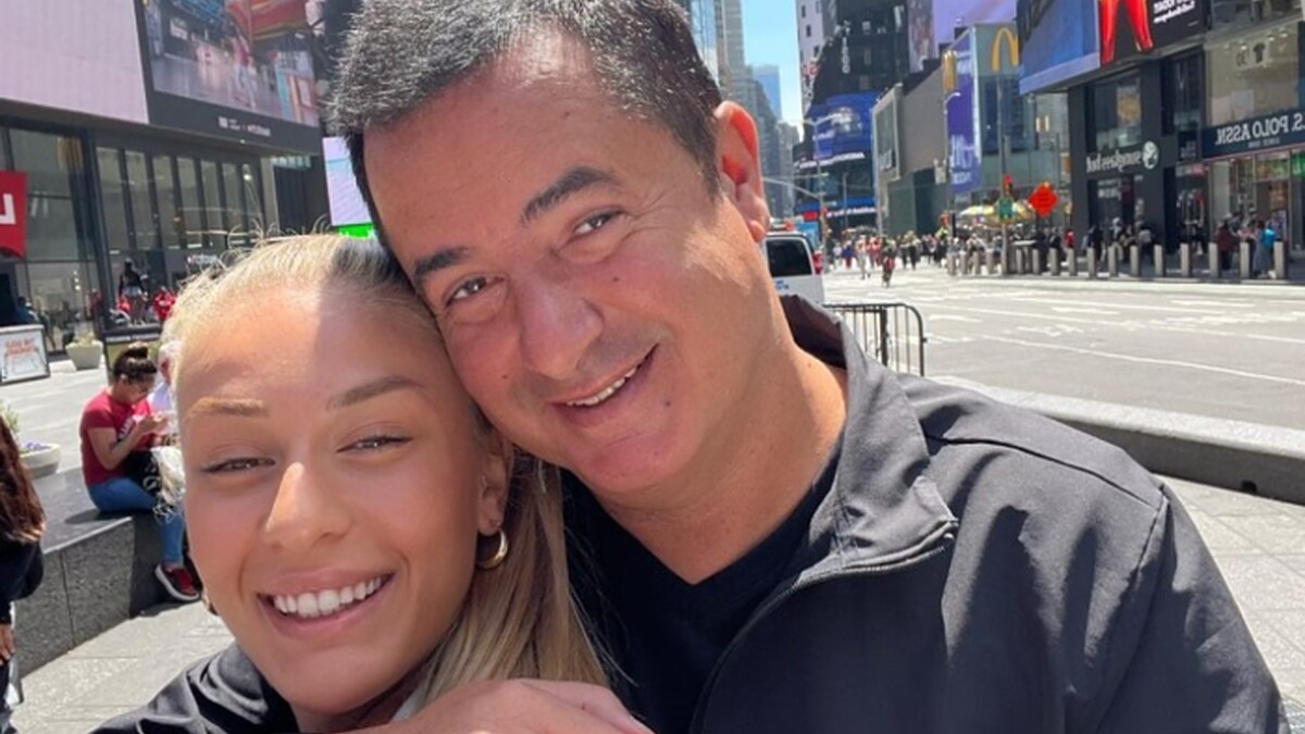 Acun Ilıcalı ve Çağla Altunkaya'nın Düğün Davetiyesi Sızdı, Sosyal Medya Yasağı Dikkat Çekti