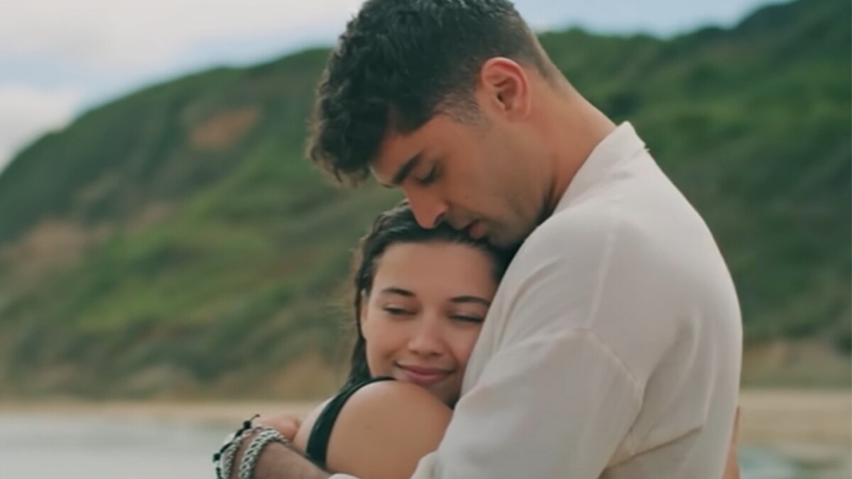 Afra Saraçoğlu ve Cem Söküt'ün setinde dokunma krizi! "Ellemeni istemiyorum" iddiası gündemde