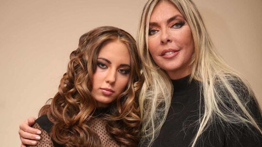 Ahu Tuğba’nın Kızı Anjelik Calvin Duygusal Açıklamalarda Bulundu, Annesinin Vefatını Anlattı