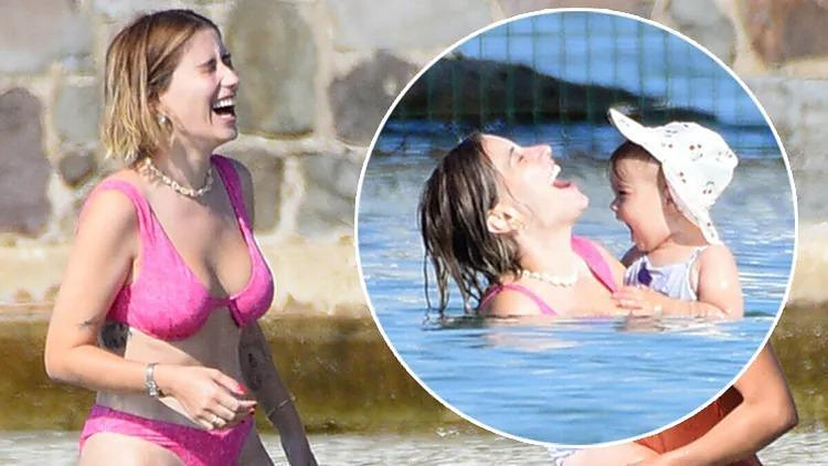 Ali Atay ve Hazal Kaya'nın Çocukları Plajda Eğlenirken Bakıcılar Yanındaydı