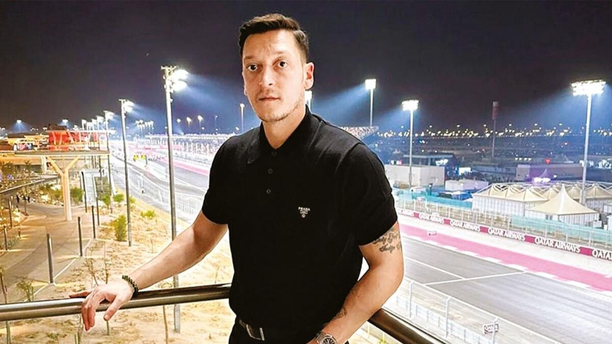 Mesut Özil, İstanbul'da Çocuklar İçin Futbol Gelişim Merkezi Kurma Çalışmalarına Başladı