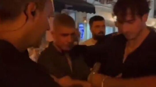 Özcan Deniz’in Korumaları Sokakta Kadınları İtti, Sosyal Medyada Tepki Çekti!