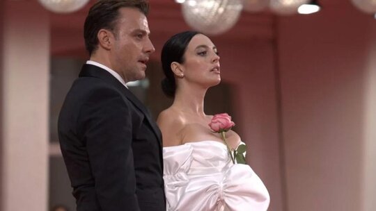 Salih Bademci ve Melis Sezen, Venedik Film Festivali'nde dikkat çekici stilleriyle öne çıktı