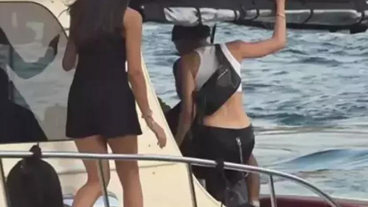 Serenay Sarıkaya'nın Tekne Görüntüleri Tepki Çekti, Menajeri Silinmesini Talep Etti