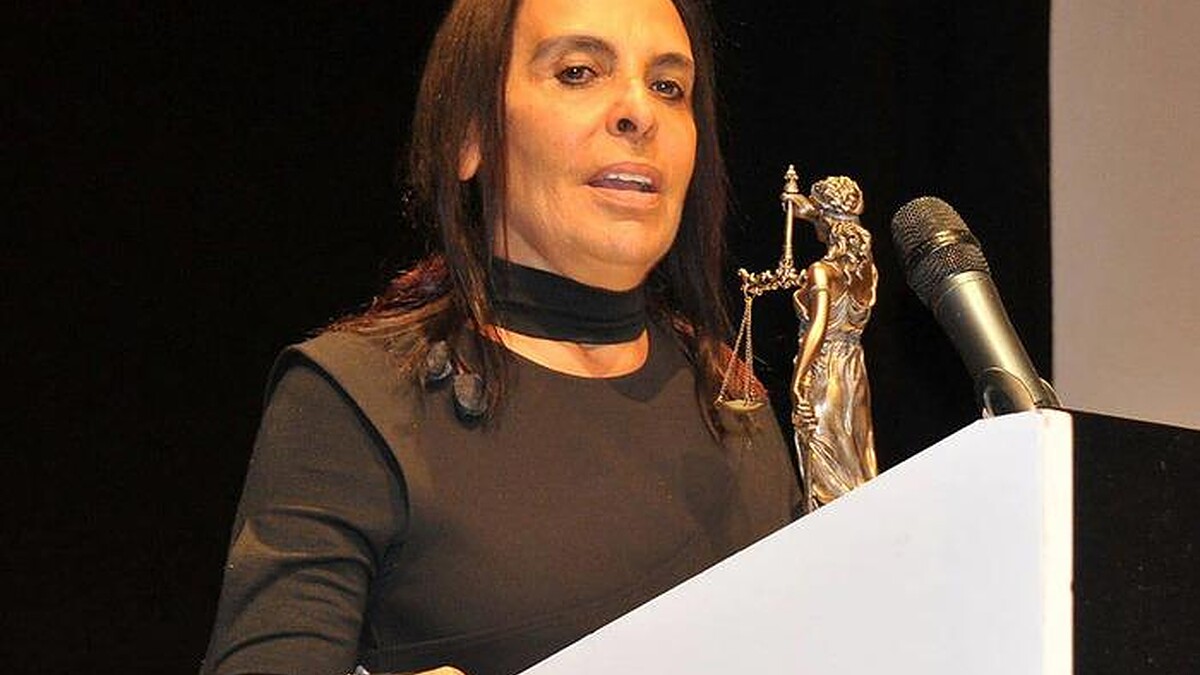 Türk Dizi ve Sinema Dünyasının Önemli İsimlerinden Tomris Giritlioğlu 57 Yaşında Hayatını Kaybetti