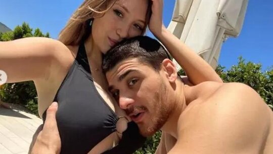 Yasmin Erbil'in Bali tatilindeki dekolte pozları ve kıskanç sevgilisi Yiğit Poyraz dikkat çekti