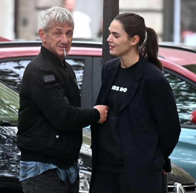 Sean Penn, Paris'te 30 yaşındaki sevgilisi Valeria Nicov ile objektife yakalandı