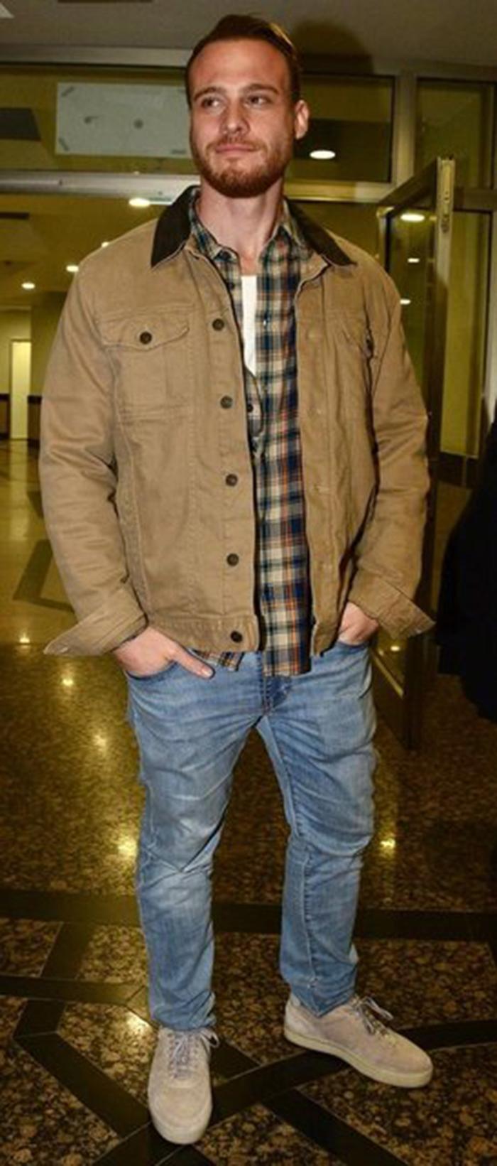 Kerem Bürsin: Sosyal Medyada Kendini Sergilemek Narsistik ve Mantıksız