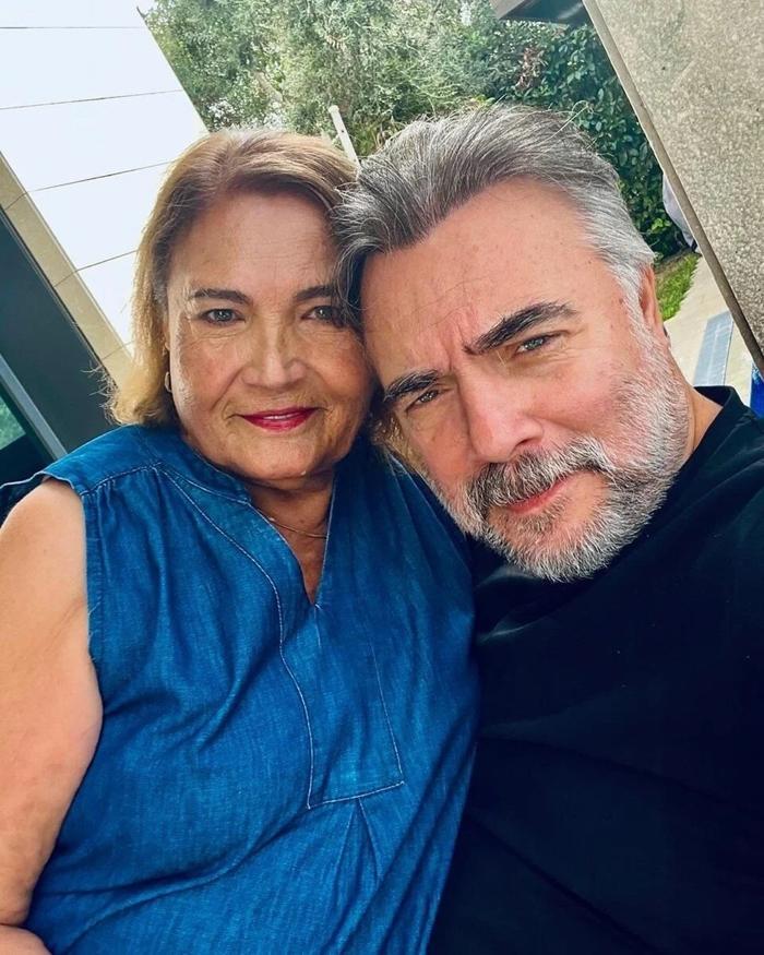 Oktay Kaynarca Annesiyle Paylaştı! Göz Rengi Anneden Miras Olduğu Ortaya Çıktı