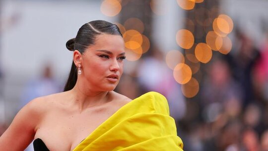 Adriana Lima Özlemi Giderdi! Yıllar Sonra Victoria's Secret Podyumuna Geri Döndü