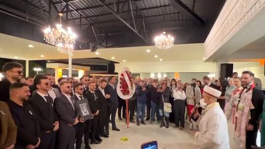 Damat Arkadaşları Düğünde Mezarlık Temalı Sürprizle Gündem Yarattı