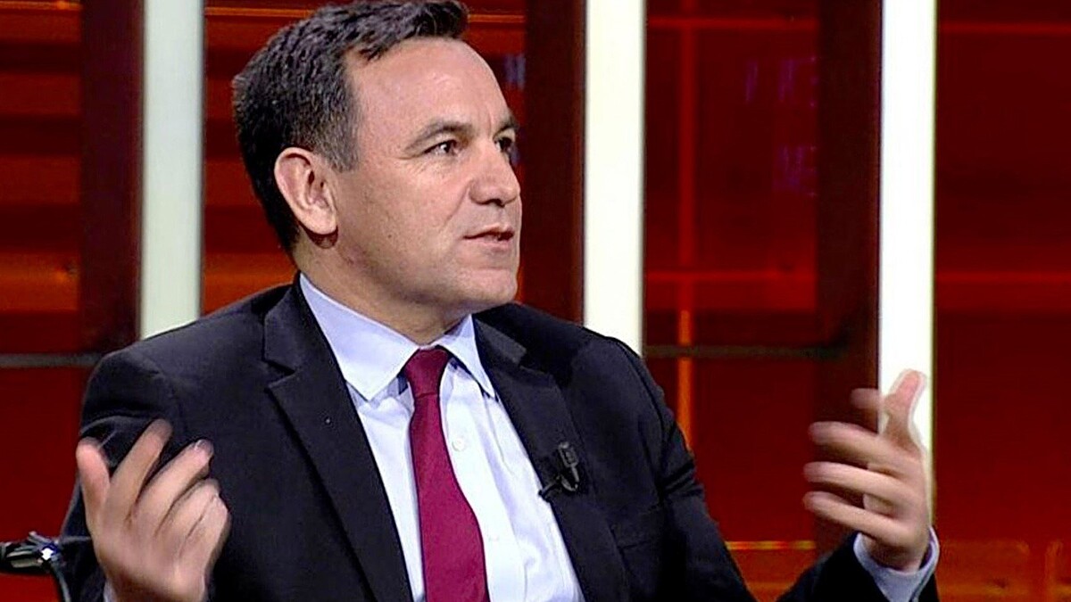 Deniz Zeyrek'ten Ahmet Özer'in Gözaltına Alınması Üzerine Çarpıcı Açıklamalar