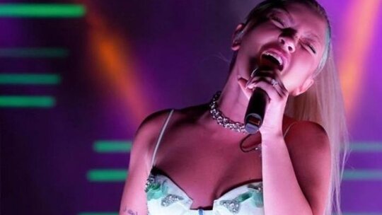 Ece Seçkin, 29 Ekim'de Esenyurt'ta sahne aldı; kadın haklarına yasayla dikkat çekti!