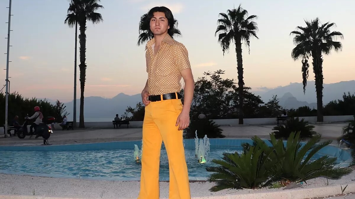 Ferdi Tayfur'a Hayran 17 Yaşındaki Talha Siraç Ünlü, Nostaljik Tarzıyla Göz dolduruyor