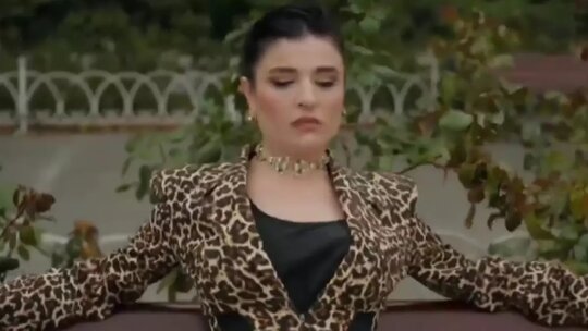 Gonca Vuslateri'nin Dans Performansı Sosyal Medyada Gündem Oldu