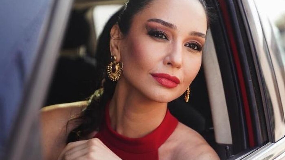 Gülin İyigün, Gala'daki Şık Elbisesiyle Sosyal Medyanın Gözdesi Oldu!