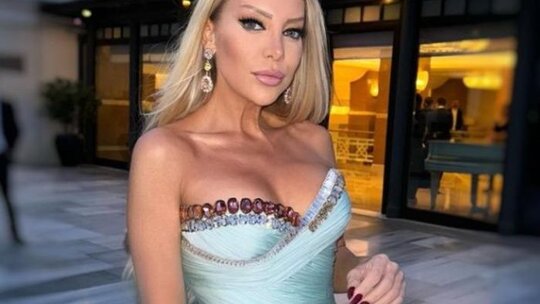 Gülşah Saraçoğlu'nun Cesur Pozları Takipçilerden Eleştiriler Aldı, Dikkatleri Üzerine Topladı