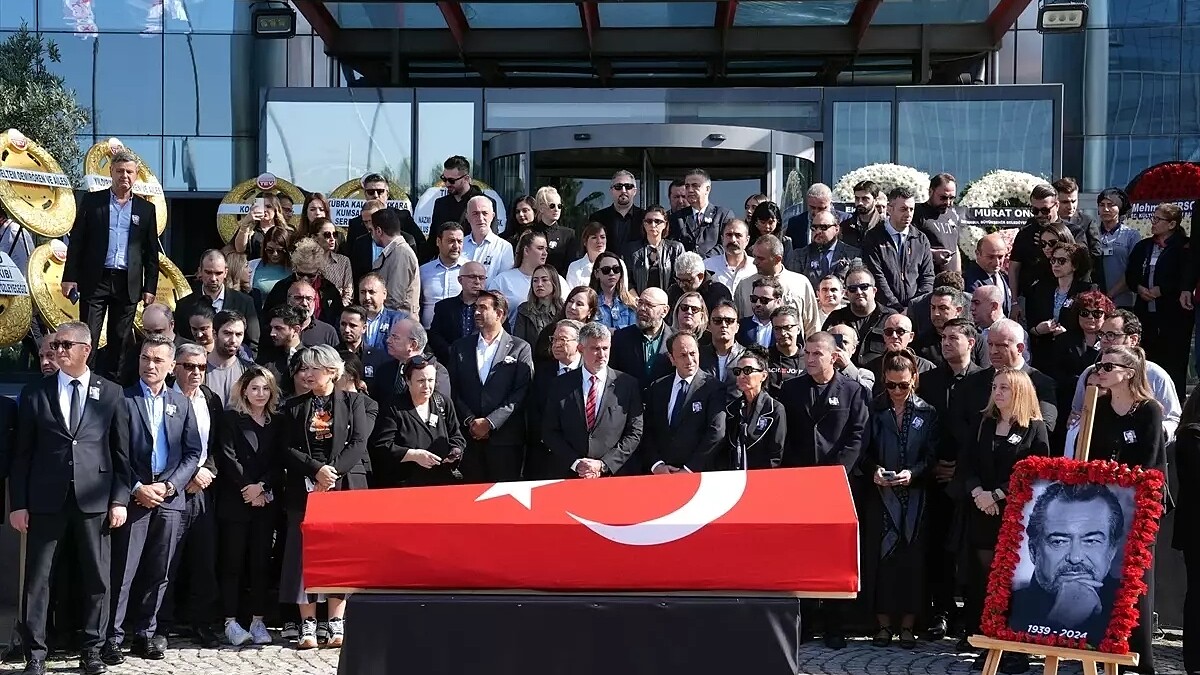 Güneri Cıvaoğlu Son Yolculuğuna Uğurlandı, Medya Camiasının Şövalyesi Anıldı