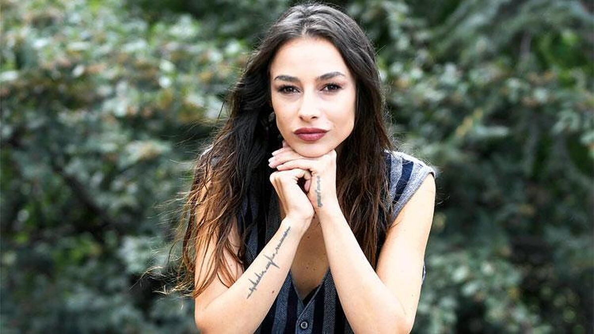 "Güneş Karakteriyle Özdeşleşen Oyuncu, Psikolojik Şiddeti ve Kadın Cinayetleri Üzerine Konuştu"