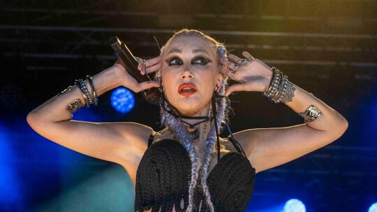 Hande Yener, Oğlu Çağın Kulaçoğlu’nun 33. Doğum Gününü Kutladı ve Duygularını Paylaştı