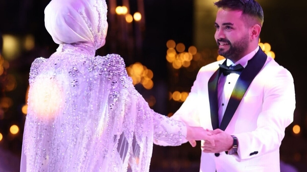 Kadir Ezildi'nin Nişanında Programın Dış Sesi Mehmet Şengün Ortaya Çıktı!