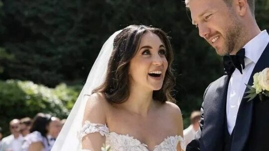 Karsu Dönmez'den Müjdeli Haber: 3 Ay Sonra Hamilelik Sevinci ve Karnı Burnunda Pozlar!