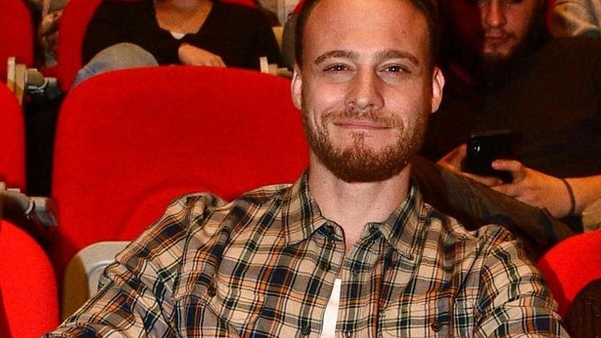 Kerem Bürsin: Sosyal Medyada Kendini Sergilemek Narsistik ve Mantıksız