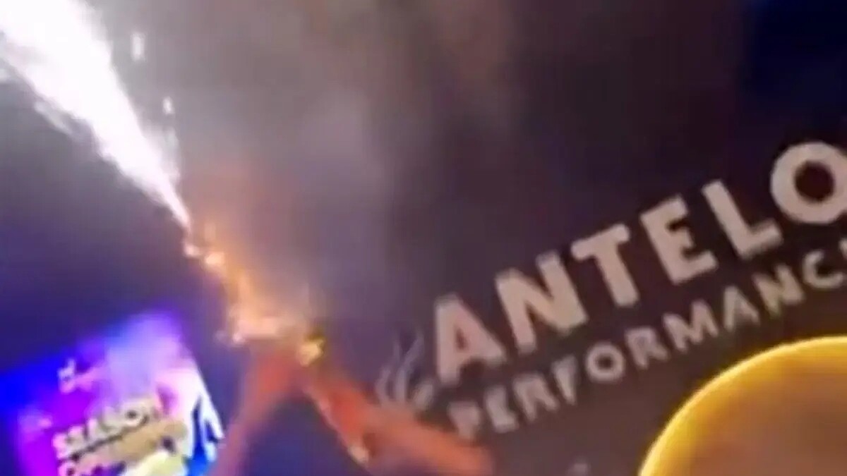 Konya'da Müzisyenin Klarneti Şovda Alev Aldı, Yangın Paniğe Neden Oldu
