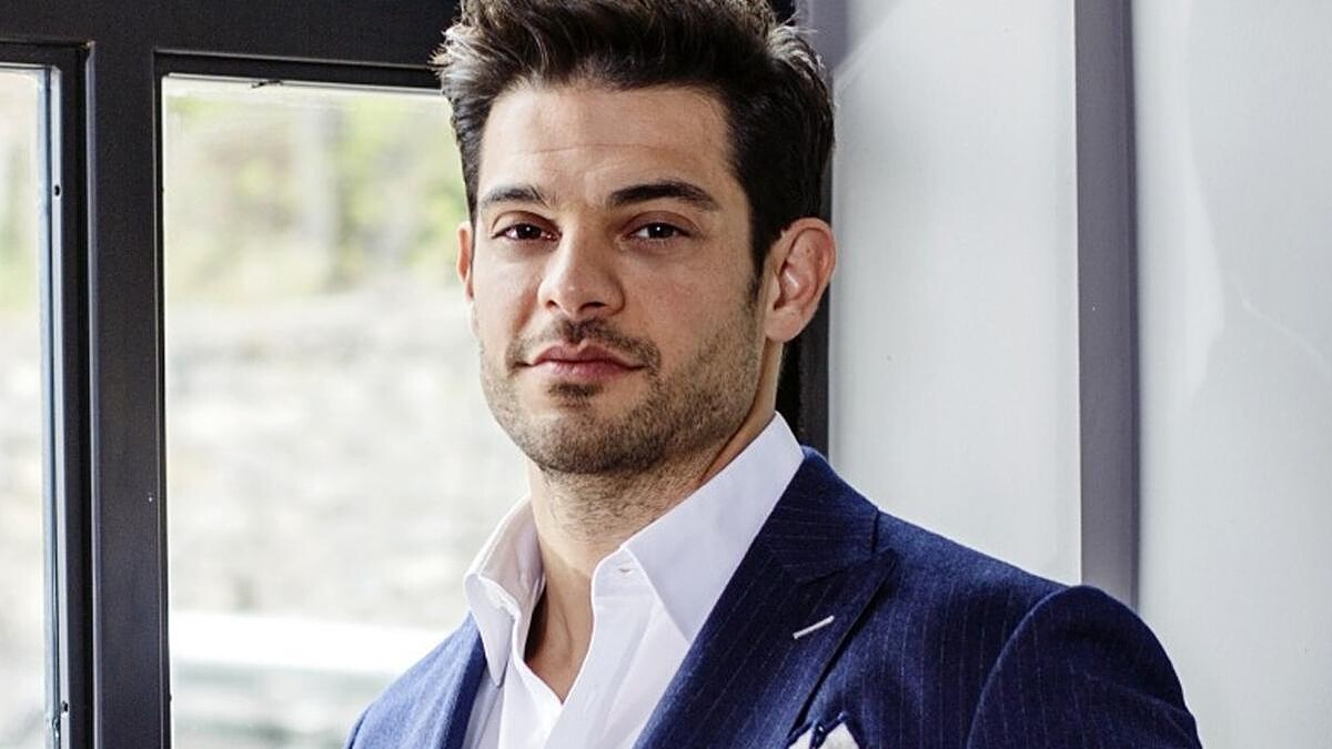 Mehmet Dinçerler ve Çağla Boz Bebek'te görüntülendi, aşk sorularına sessiz kaldı