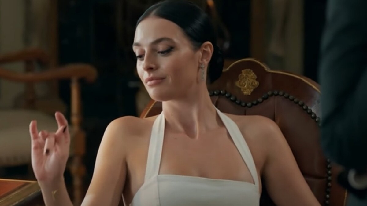 Melis Sezen'in İmre Performansına Eleştiriler: "Seksi Olmaya Çalışıyor Ama..."