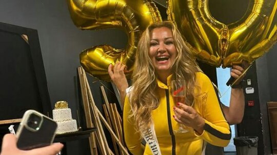 Pınar Altuğ 50. yaşını kutladı! Tulumlu pozuyla sosyal medyayı hareketlendirdi