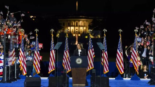 Schwarzenegger ve Aniston, Kamala Harris İçin 5 Kasım Seçiminde Destek Açıkladı