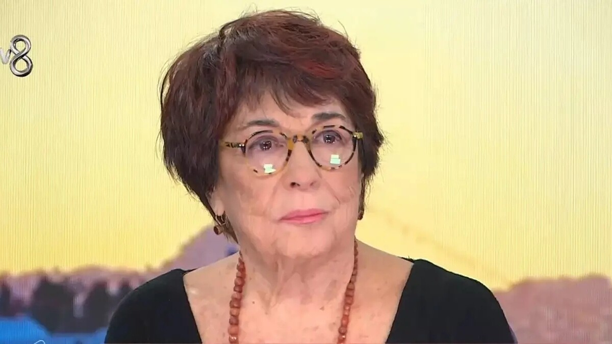 Suna Keskin'in Hayatı: Çanakkale'den Tiyatro Sahnesine Uzanan Başarı Hikayesi