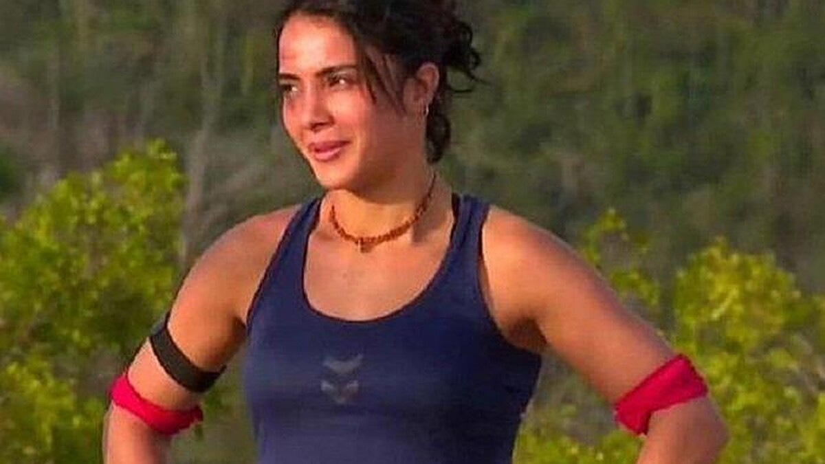 Survivor Sabriye Şengül, Tayland'da Kaplanla Poz Verdi, Sosyal Medyada Gündem Oldu