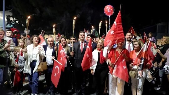 Volkan Konak ve Yaşar, Bodrum'da Cumhuriyet Bayramı’na Özel Konserle Coşku Yarattı