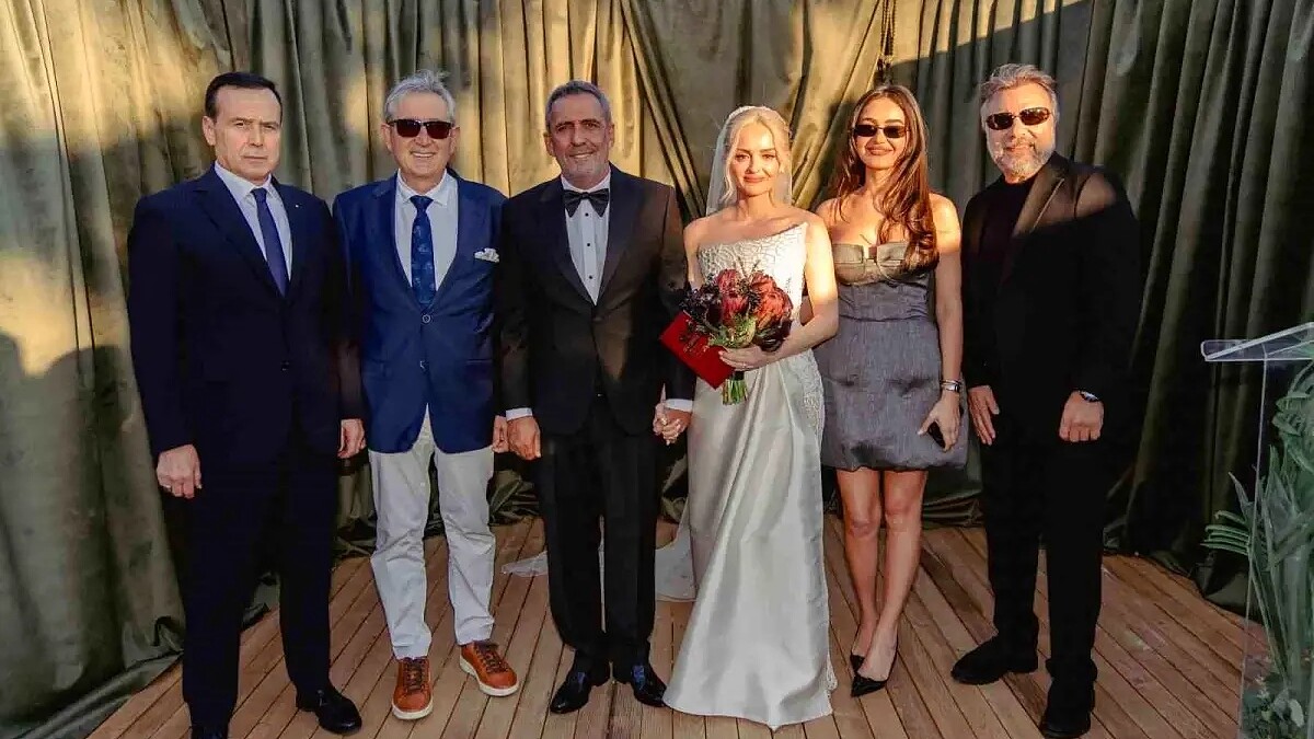 Yavuz Bingöl ve Nilşah Ağaoğlu Ayvalık'ta sade bir nikah töreniyle evlendi