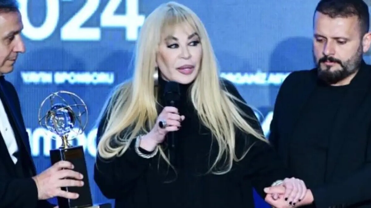 Zerrin Özer: Beyin Damarlarında Daralma Yaşıyorum, Dengesiz Yürüyorum