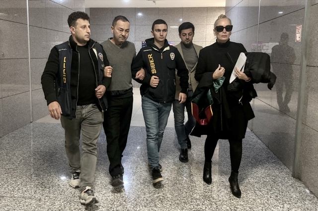 Serdar Ortaç, Malta Otel Açılışında Kumar Oyununa Düşmenin Pişmanlığını Yaşıyor