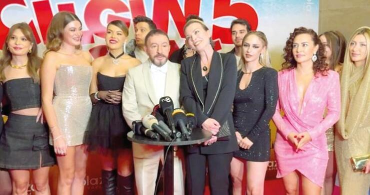 Baba Kız Çılgın Dersane Projesinde Buluştu, Irmak: "Bu Setlerde Büyüdüm"
