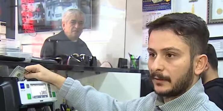 Sahte Dolar Alarmı: 50'lik Banknot İşlemleri Durduruldu, Bankalar Kırmızı Alarmda!