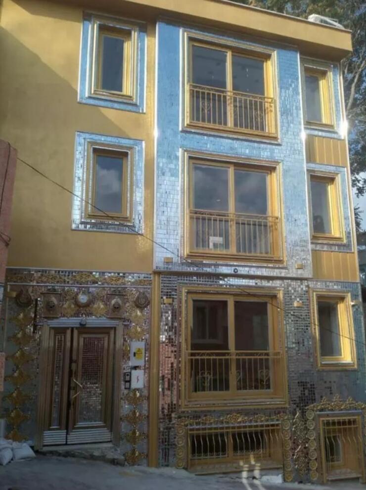 Kobra Murat’tan İsyan: Altın Kaplama Bina İçin 20 Ev Parası Harcadım!