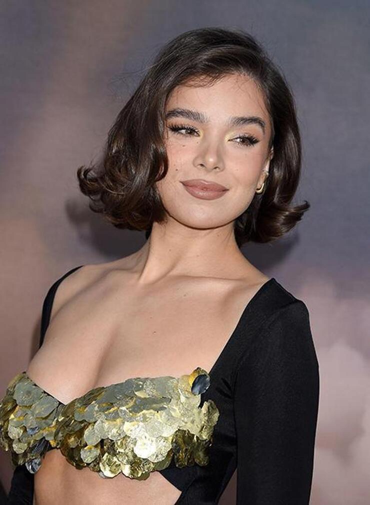 Hailee Steinfeld ve Josh Allen Nişanlandı: Romantik Teklif ve Yüzük Töreni Gerçekleşti