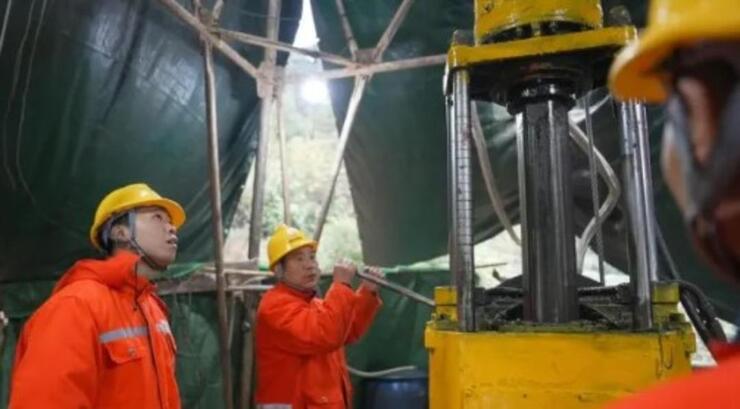 Çin'de Dünyanın En Büyük Altın Yatağı Bulundu: 1.000 Ton Değerli Metal Tespit Edildi!