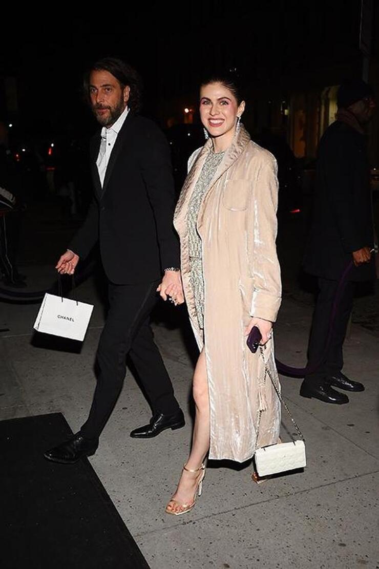 Alexandra Daddario, önceki kaybının ardından anne olmanın mutluluğunu yaşadı!