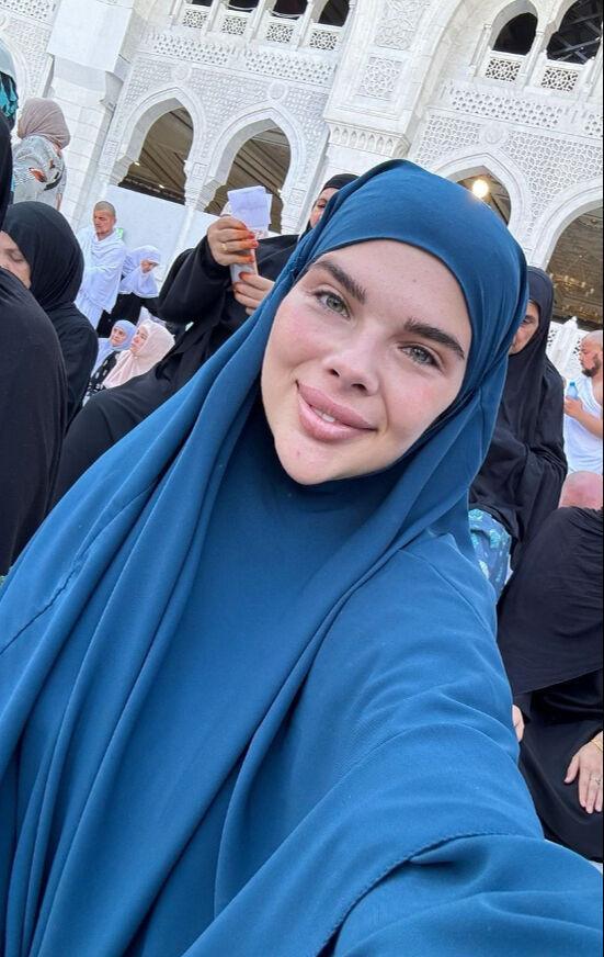 Sihirli Annem Tuğçe’si Damla Ersubaşı umreye giderek Kabe fotoğraflarını paylaştı