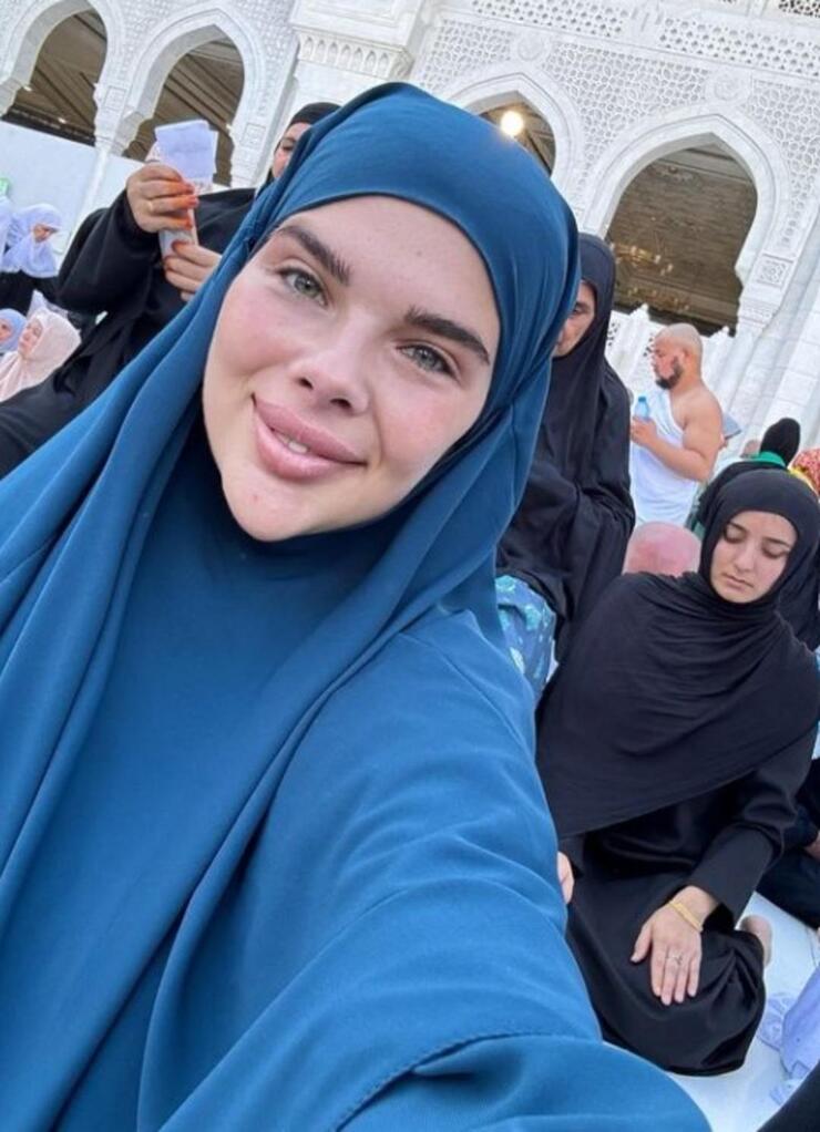 Damla Ersubaşı Umre’ye gitti, tesettürlü pozlarıyla sosyal medyada gündem oldu!