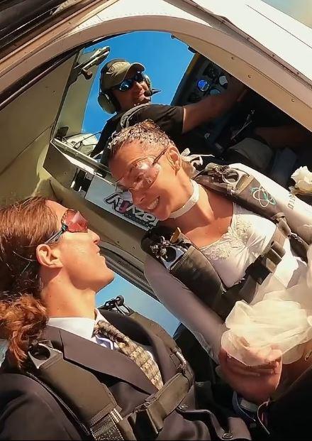 "Gökyüzünde Evliliğin Romantik Anı: Paraşütçü Roberta Mancino 3 Km Yükseklikte Yemin Etti"