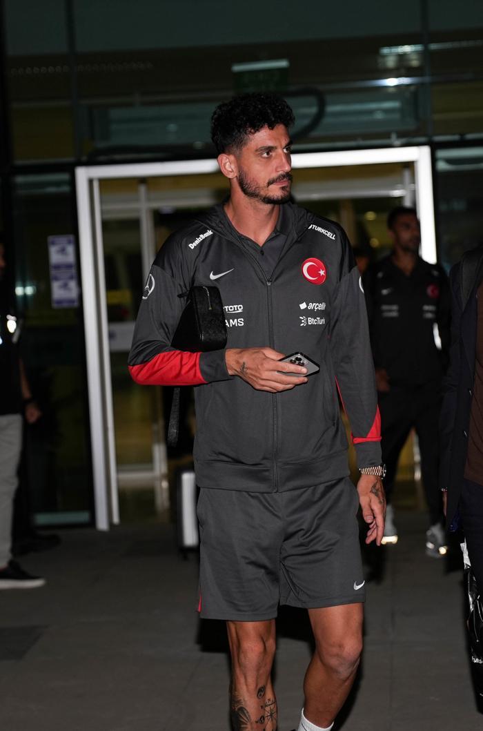 Gönül Dağı'nın Asuman'ı Hazal Çağlar ve Fenerbahçeli Samet Akaydın aşkını sosyal medya ortaya çıkardı